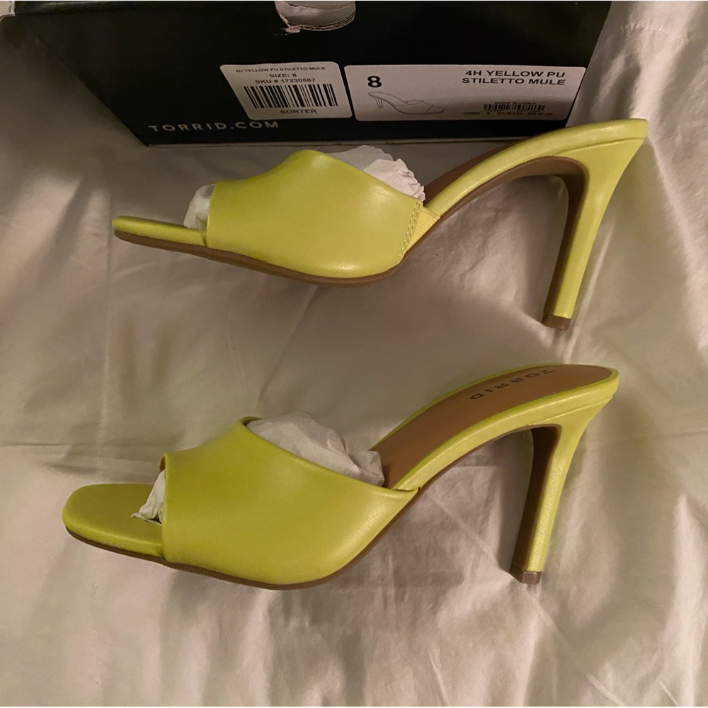 NIB Torrid Faux Leather Chartreuse Mule Sandal